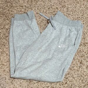 Women’s Nike Gray Lightweight Jogger Pants size Medium